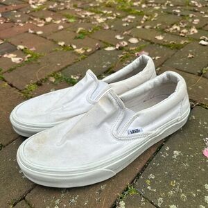 Vans / white slip ons ⭐️